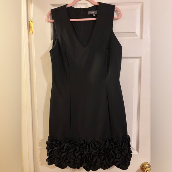 Elegant Black Sleeveless Dress - Picture 2 of 8